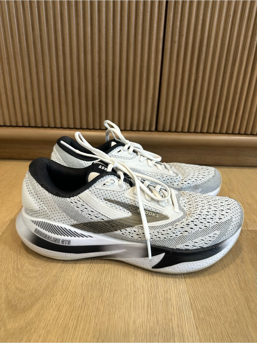 Brooks Adrenaline GTS 24 Womens 8.5 Shoes Running Walking White